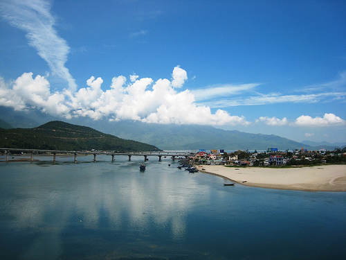 Vé máy bay, Du lịch nội địa, nước ngoài