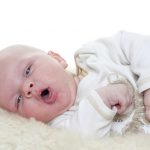 tre so sinh bi ho 150x150 - Khắc phục chứng tiêu chảy ở trẻ sơ sinh một cách hiệu quả nhất