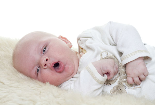 Trẻ sơ sinh bị ho dấu hiệu của bệnh tật mẹ cần lưu ý