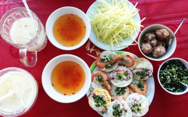 banh can nha trang 1 600x375 - Bánh căn Nha Trang: món ngon giản dị ấm lòng người đi xa