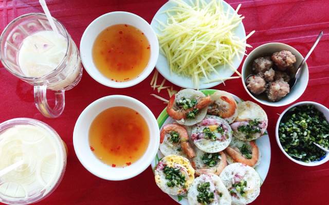 Bánh căn Nha Trang: món ngon giản dị ấm lòng người đi xa