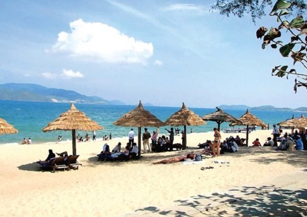 Bãi biển Phạm Văn Đồng