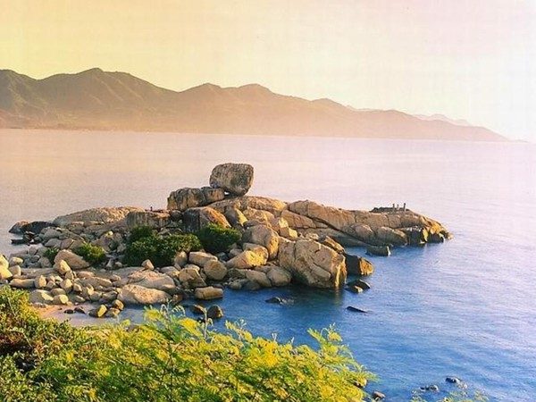 hon chong nha trang 2 600x450 - Vẻ đẹp độc đáo của Hòn Chồng - Nha Trang                        