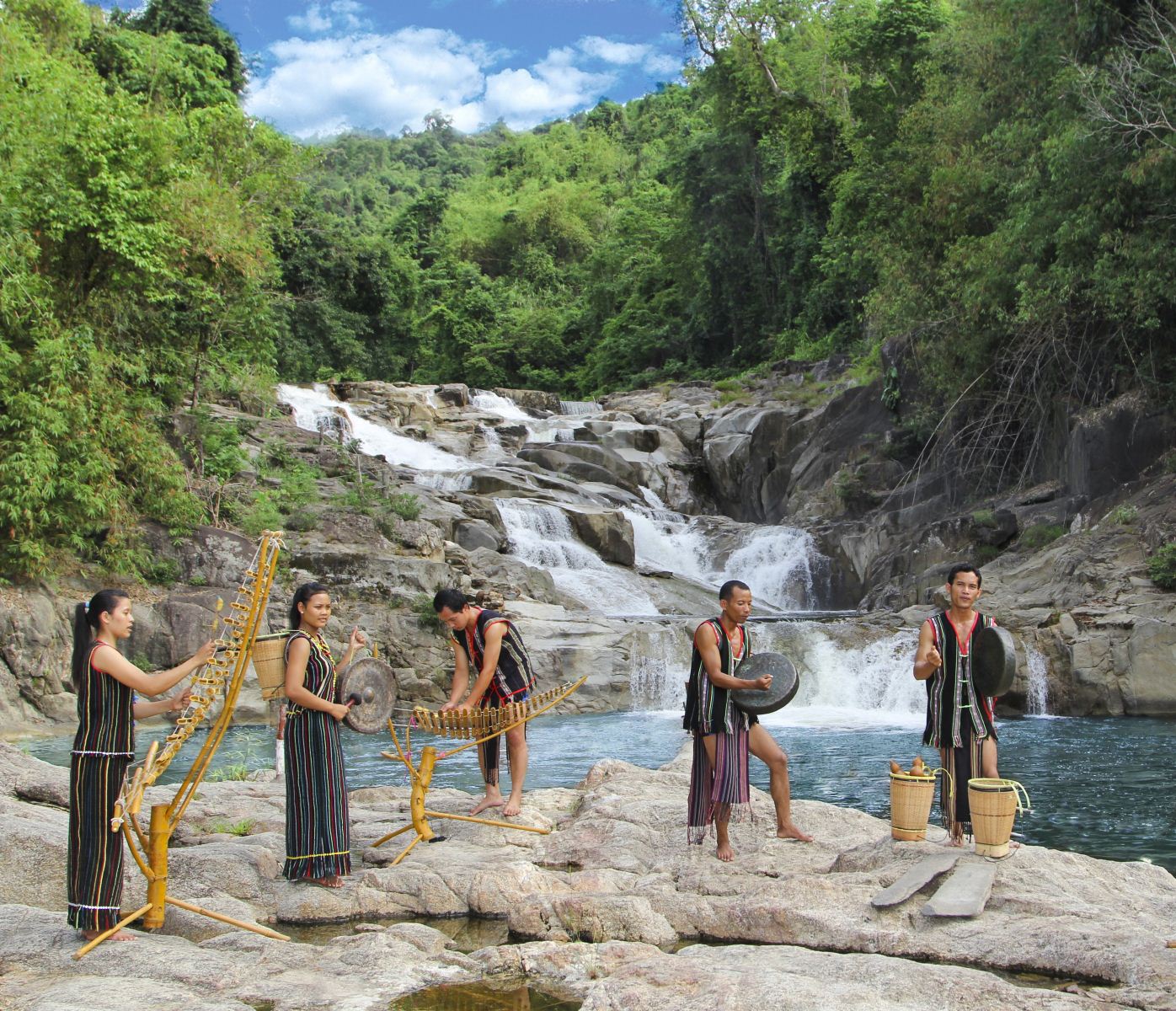 dan hat truyen thong ben thac ynag bay - Khu du lịch Yang Bay Nha Trang có gì, giá vé, đường đi