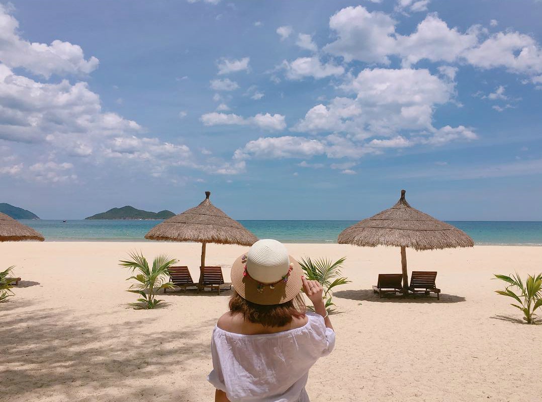 bien dai lanh yen a duoi nang vang diu nhe - Top 5 bãi biển sống ảo đẹp nhất ở Nha Trang