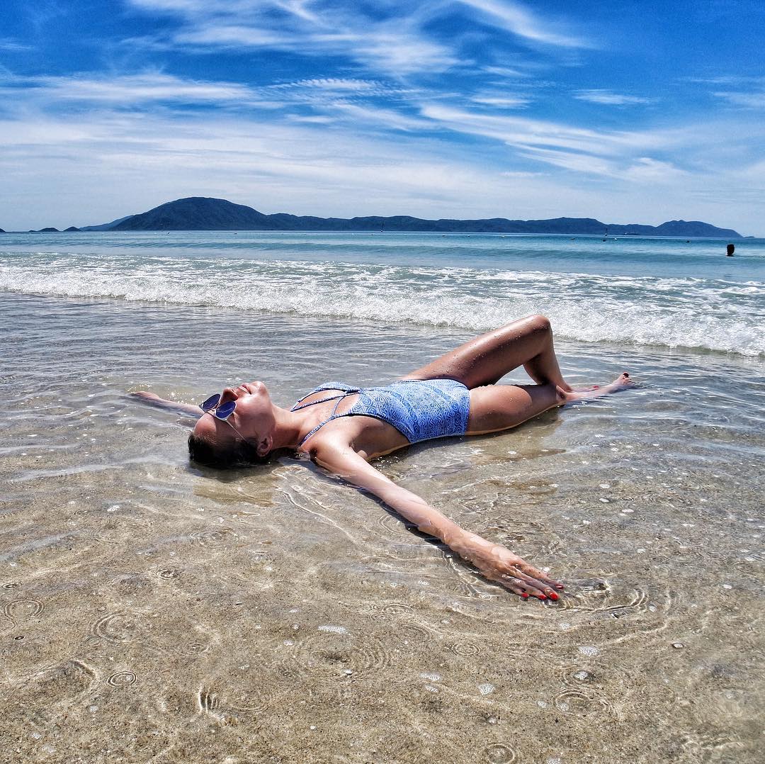 bien doc let trong treo yen binh vo cung thu gian - Top 5 bãi biển sống ảo đẹp nhất ở Nha Trang