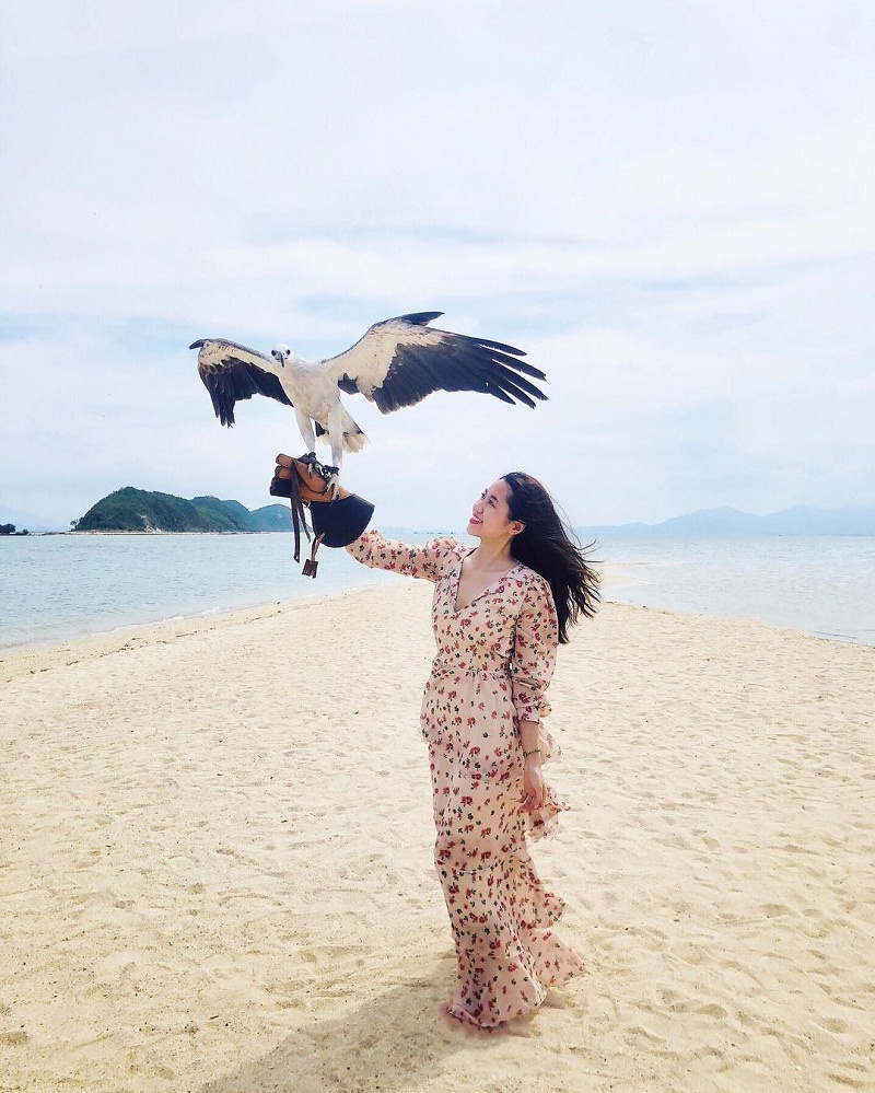 check in phong cach hoang da chat choi tai dao diep son - Top 5 bãi biển sống ảo đẹp nhất ở Nha Trang