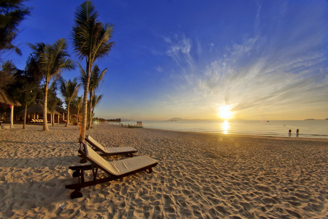 hoang hon an tuong tren bai bien doc let - Top 5 bãi biển sống ảo đẹp nhất ở Nha Trang