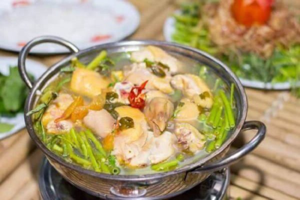 Lau ga la giang 3 600x401 - Top 10 cách nấu lẩu gà thơm ngon, đậm đà, hít hà ngày mưa